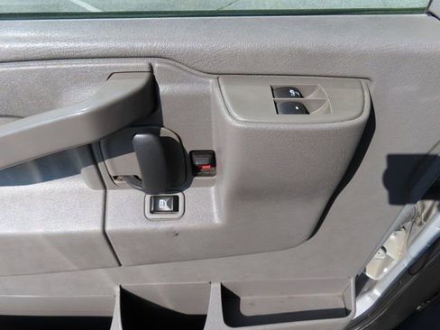 Used 2017 Chevrolet Express 2500 image 24