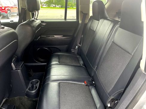 Used 2016 Jeep Compass Latitude image 10