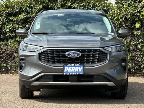 New 2025 Ford Escape SE image 2