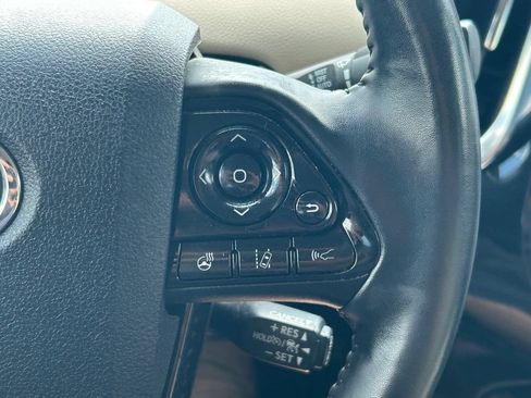 Used 2022 Toyota Prius Limited w/ Premium Convenience Package FWD image 37