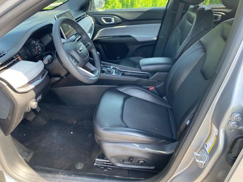 Used 2023 Jeep Compass Latitude w/ Convenience Group AWD/4WD image 9