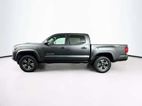 Used 2017 Toyota Tacoma TRD Sport RWD image 4