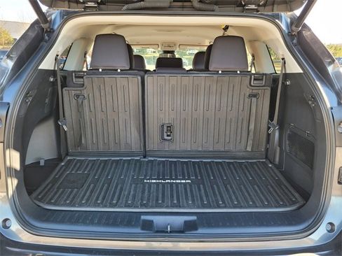 Used 2023 Toyota Highlander LE image 16