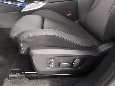 Used 2025 BMW X3 xDrive30i w/ M Sport Package image 11