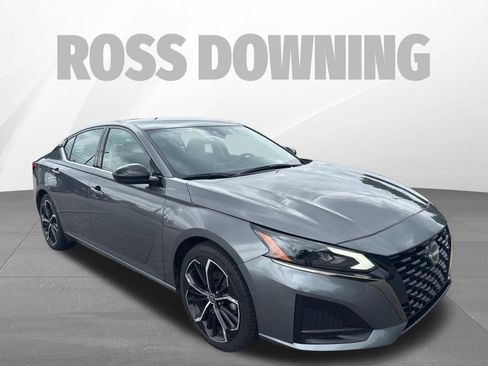 Used 2024 Nissan Altima 2.5 SR FWD image 3