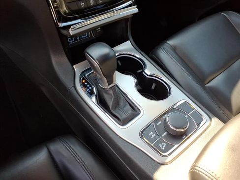 Used 2022 Jeep Grand Cherokee Limited image 26