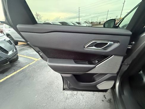 Used 2019 Land Rover Range Rover Velar S image 16