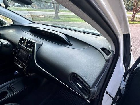 Used 2019 Toyota Prius LE FWD image 14