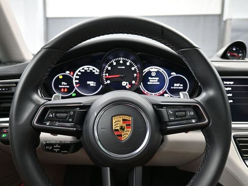 Used 2022 Porsche Panamera image 6