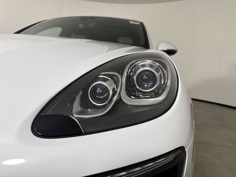 Certified 2018 Porsche Macan image 11