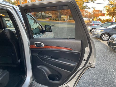 Used 2013 Jeep Grand Cherokee Limited w/ Advance Technology Group image 35