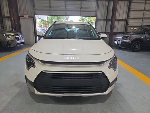 Used 2025 Kia Niro LX FWD image 7