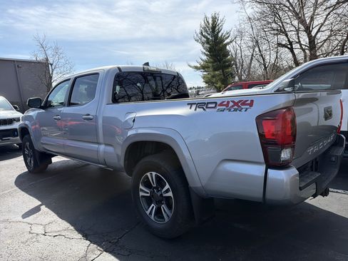 Used 2018 Toyota Tacoma TRD Sport image 6