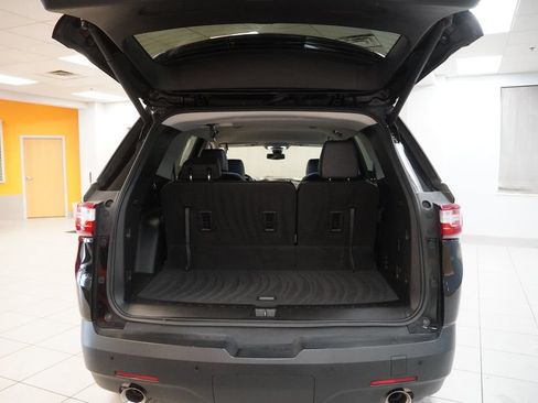 Used 2020 Chevrolet Traverse LT w/ LT Premium Package FWD image 8