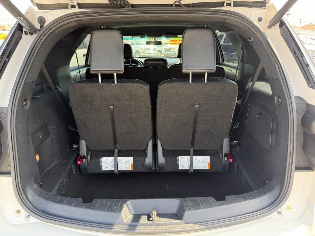 Used 2017 Ford Explorer XLT w/ Equipment Group 202A FWD image 42