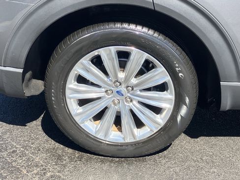 Used 2023 Ford Explorer Limited w/ Limited Technology Package RWD image 13