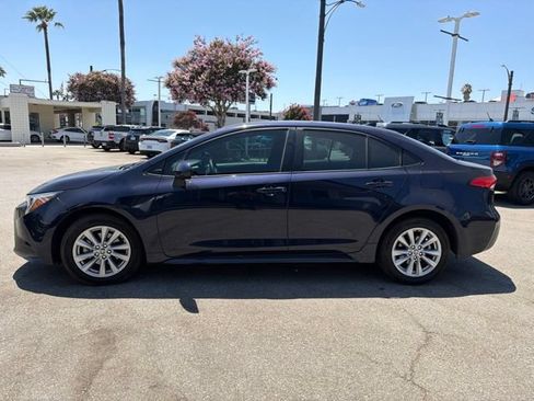 Used 2025 Toyota Corolla LE w/ LE Premium Package FWD image 4
