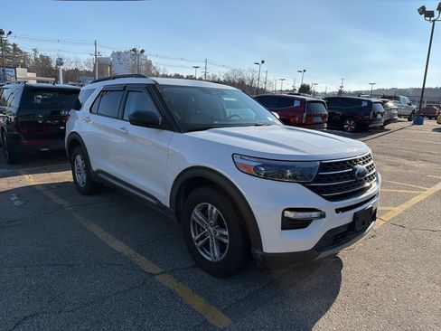 Used 2022 Ford Explorer XLT w/ Equipment Group 202A image 5