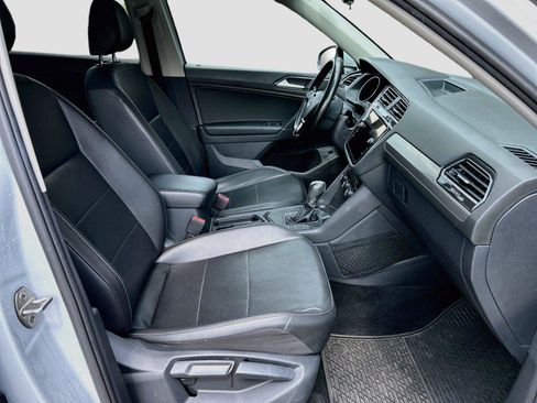 Used 2018 Volkswagen Tiguan SEL FWD image 16