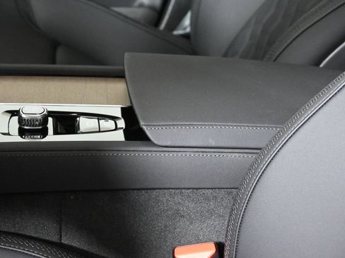 Used 2025 Volvo XC90 B5 Plus w/ Protection Package Premier image 25