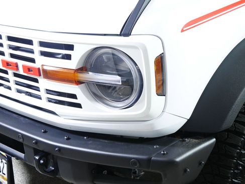 Used 2023 Ford Bronco Badlands image 16