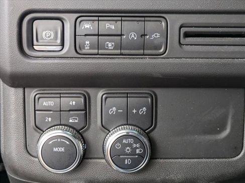 Used 2022 GMC Yukon SLT w/ SLT Premium Package image 9