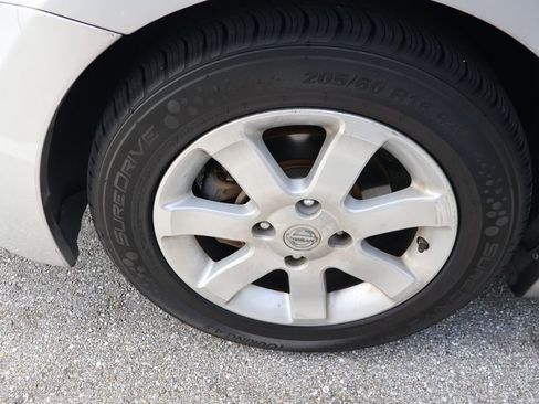 Used 2011 Nissan Sentra 2.0 SR w/ Convenience Pkg FWD image 4