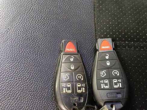 Used 2017 Dodge Grand Caravan SXT w/ Driver Convenience Group FWD image 32