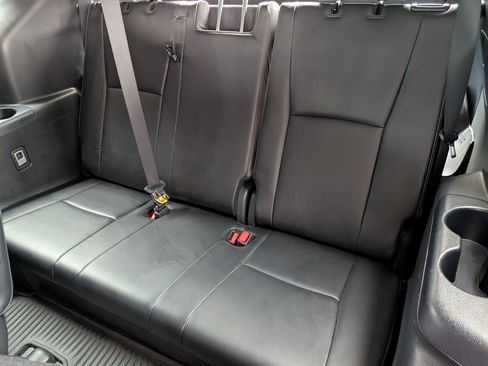 Certified 2024 Toyota Highlander Limited FWD image 31