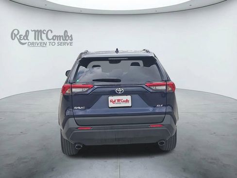 Used 2022 Toyota RAV4 XLE Premium FWD image 4