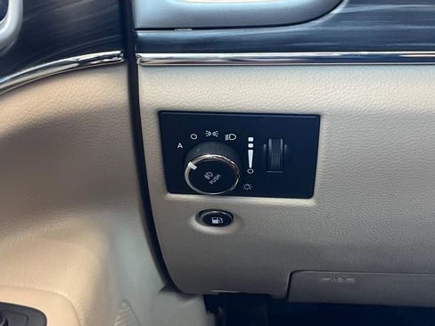 Used 2019 Jeep Grand Cherokee Limited w/ Luxury Group II AWD/4WD image 38