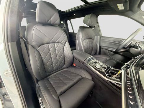 Certified 2026 BMW X7 xDrive40i w/ M Sport Package AWD/4WD image 26