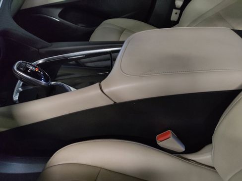 Used 2021 Buick Enclave Essence FWD image 26