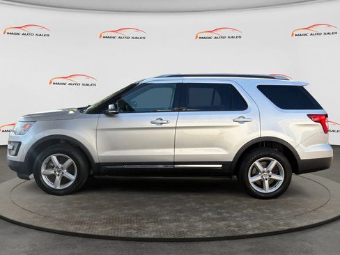 Used 2016 Ford Explorer XLT w/ Equipment Group 202A AWD/4WD image 7