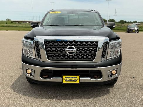 Used 2018 Nissan Titan SV AWD/4WD image 2