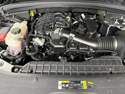 Used 2025 Jeep Grand Cherokee Laredo X AWD/4WD image 33