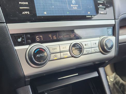 Used 2017 Subaru Outback 2.5i Limited image 9