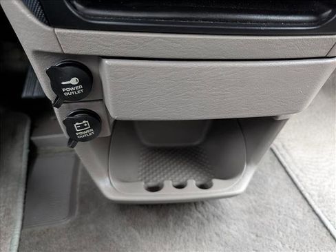 Used 2002 Chrysler Voyager eC image 27