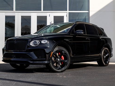 Used 2024 Bentley Bentayga image 1