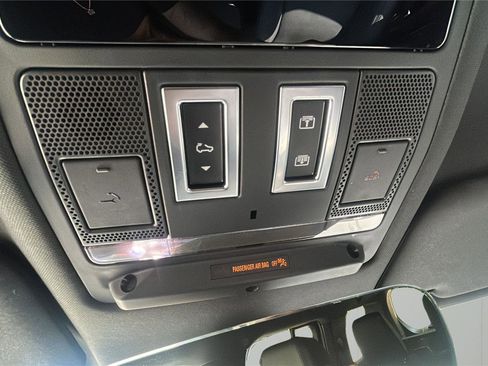 Used 2023 Land Rover Defender 130 SE AWD/4WD image 21