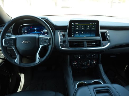 Used 2024 Chevrolet Tahoe Z71 w/ Luxury Package AWD/4WD image 8