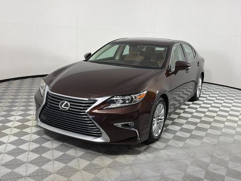 Used 2016 Lexus ES 350 w/ Premium Package w/Wood Trim FWD image 9