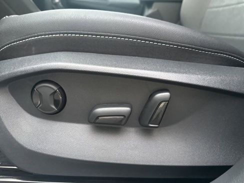 Used 2024 Volkswagen Taos SE image 19