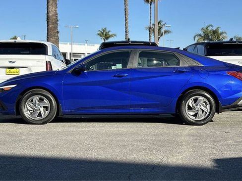 Used 2025 Hyundai Elantra SE image 7