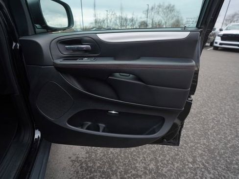 Used 2017 Dodge Grand Caravan GT image 19