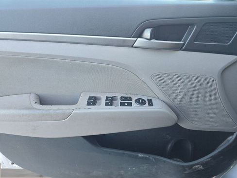Used 2018 Hyundai Elantra SEL image 11