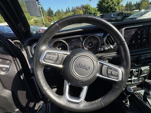 Used 2022 Jeep Wrangler Unlimited Sahara image 21