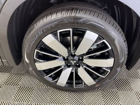 New 2025 Mitsubishi Outlander SE image 37