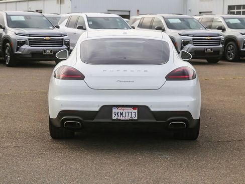 Used 2014 Porsche Panamera 4 image 3