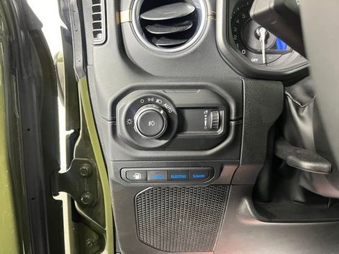 Used 2024 Jeep Wrangler Unlimited Sahara w/ Technology Group AWD/4WD image 19